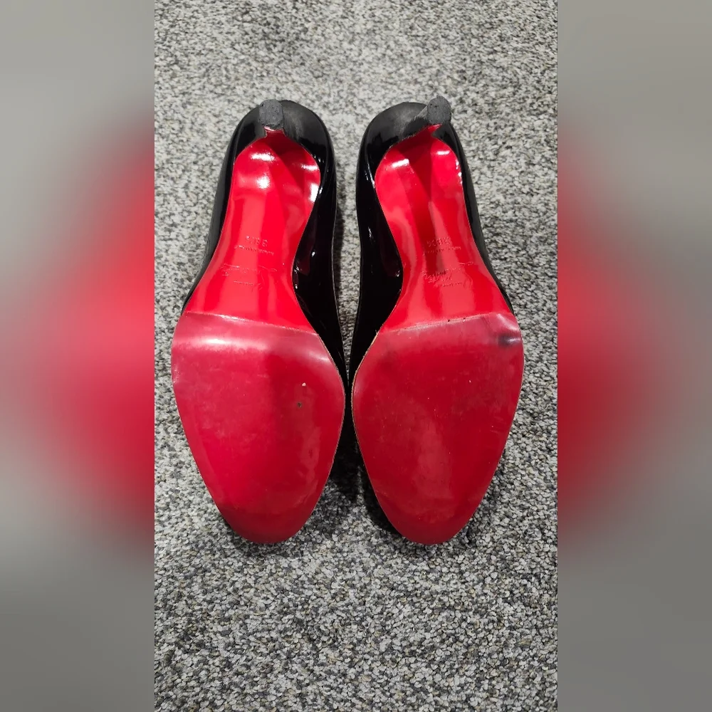 Christian Louboutin black, patent leather heels. Size 38.5. Very good condition. - Picture 6 of 7